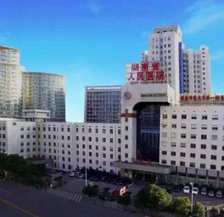 我（wǒ）司為湖南省（shěng）人民（mín）醫院層流係統初中高效空調過濾網更換完畢
